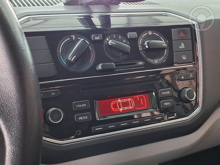VOLKSWAGEN - UP 1.0 MPI MOVE UP 12V FLEX 4P MANUAL - 2019/2019 - BRANCA - R$ 58.900,00