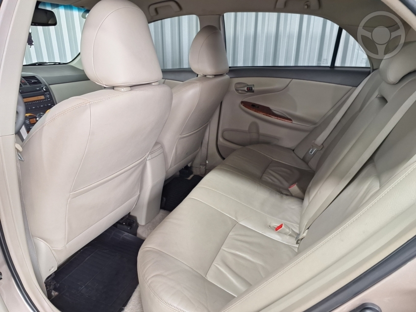 TOYOTA - COROLLA 1.8 SE-G 16V FLEX 4P AUTOMÁTICO - 2008/2009 - BEGE - R$ 58.900,00