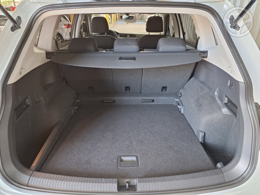 VOLKSWAGEN - TIGUAN 1.4 ALLSPACE 250 TSI FLEX 4P - 2018/2018 - BRANCA - R$ 111.900,00