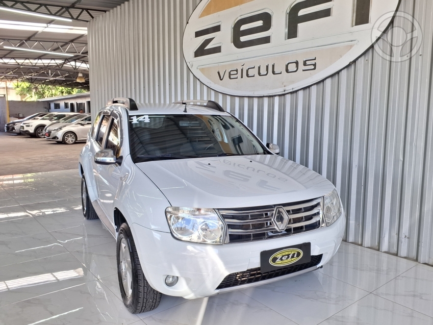 RENAULT - DUSTER 1.6 DYNAMIQUE 4X2 16V FLEX 4P MANUAL - 2013/2014 - BRANCA - R$ 52.900,00