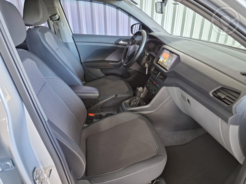 VOLKSWAGEN - T-CROSS 1.0 TSI 200 SENSE AUTOMÁTICO - 2022/2023 - PRATA - R$ 96.900,00