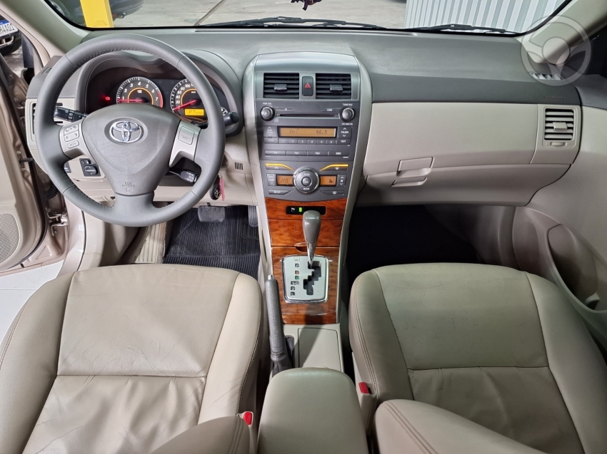 TOYOTA - COROLLA 1.8 SE-G 16V FLEX 4P AUTOMÁTICO - 2008/2009 - BEGE - R$ 58.900,00