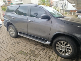 HILUX SW4 2.8 SRX 4X4 7 LUGARES 16V TURBO INTERCOOLER DIESEL 4P AUTOMÁTICO