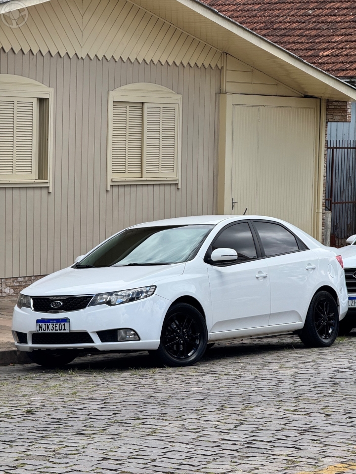 CERATO 1.6 SEDAN 16V GASOLINA 4P MANUAL - 2011 - CAXIAS DO SUL 