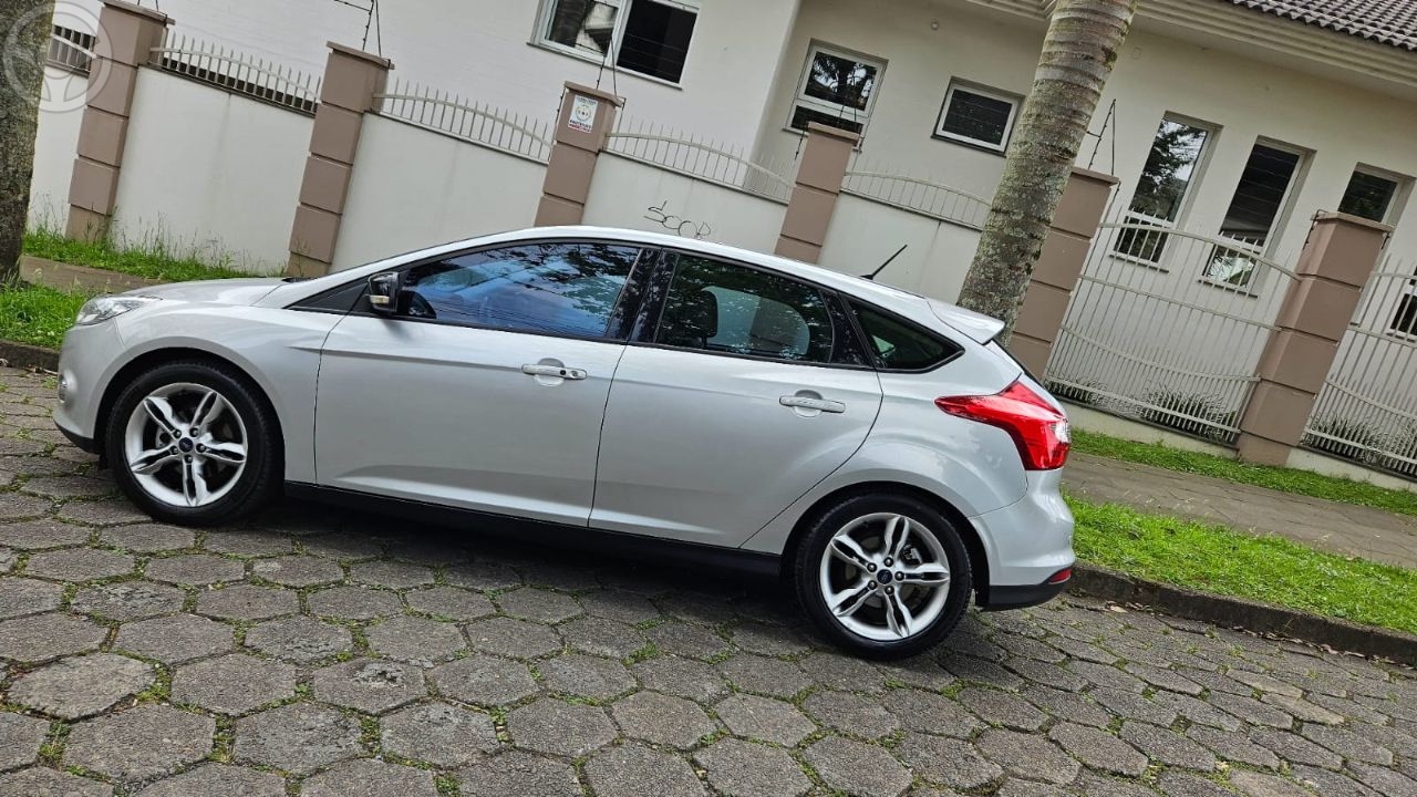 FOCUS 2.0 SE PLUS 16V FLEX 4P AUTOMÁTICO - 2014 - CAXIAS DO SUL