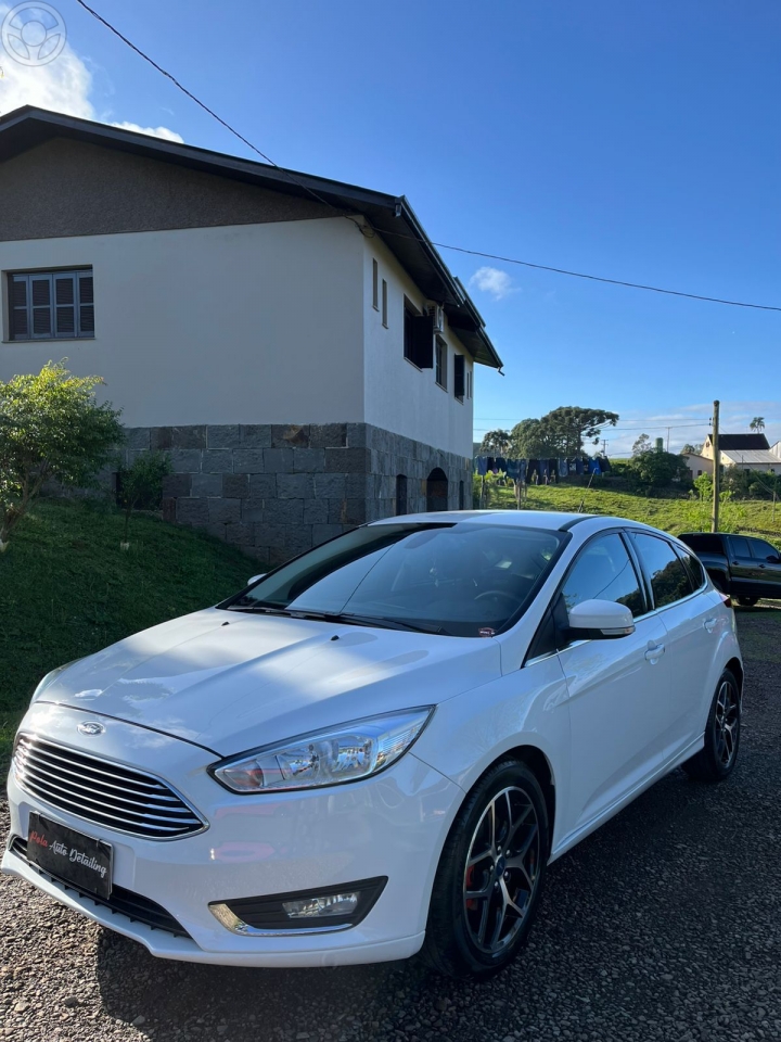 FOCUS 2.0 TITANIUM HATCH 16V FLEX 4P AUTOMÁTICO - 2016 - FARROUPILHA 