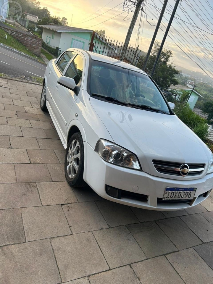 ASTRA 2.0 MPFI ADVANTAGE SEDAN 8V FLEX 4P MANUAL - 2011 - FARROUPILHA