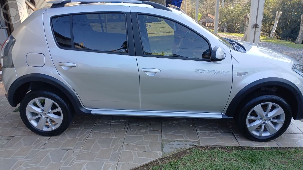 SANDERO 1.6 STEPWAY 8V FLEX 4P MANUAL - 2013 - CAXIAS DO SUL