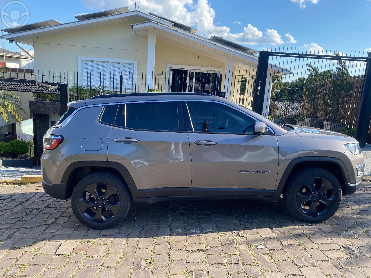 COMPASS 2.0 16V DIESEL LONGITUDE 4X4 AUTOMÁTICO - 2017 - FARROUPILHA