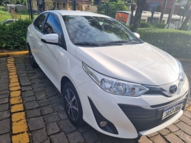 yaris 1.5 xs connect sedan 16v flex 4p automatico 2022 bento goncalves